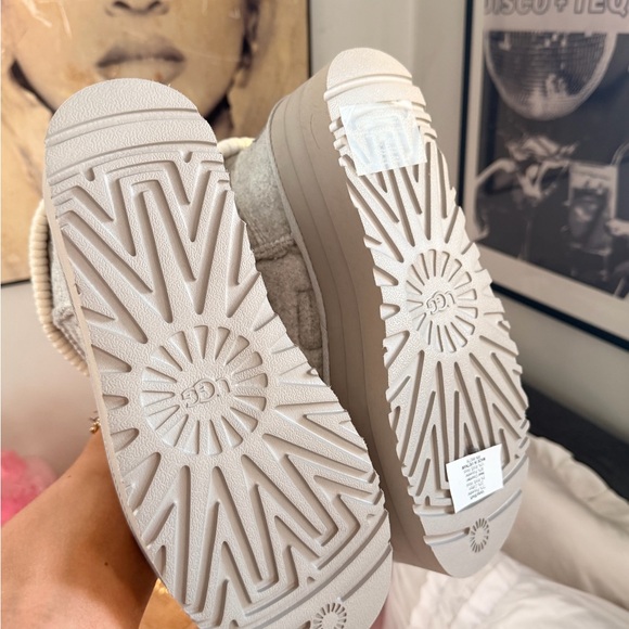 Ugh Felt platform mini boots Gray and Cream Platform booties - Picture 9 of 9